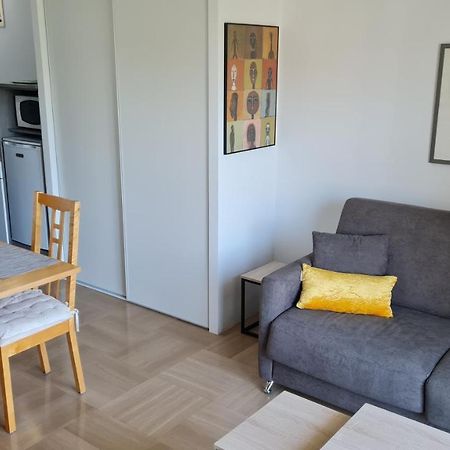 2P Entierement Climatise I Bien Insonorise I Wifi I A 300 M De La Mer I Restaurants Commerces Et Transports A 5Mn A Pied I Ideal 2 Personnes I Possibilite 4 Avec Canape Lit De Qualite I Tres Belle Douche Cagnes-sur-Mer Exterior foto