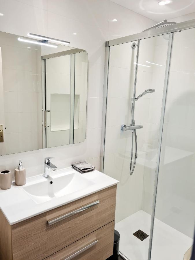 2P Entierement Climatise I Bien Insonorise I Wifi I A 300 M De La Mer I Restaurants Commerces Et Transports A 5Mn A Pied I Ideal 2 Personnes I Possibilite 4 Avec Canape Lit De Qualite I Tres Belle Douche Cagnes-sur-Mer Exterior foto