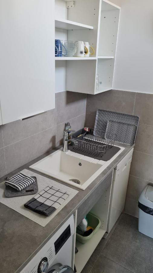 2P Entierement Climatise I Bien Insonorise I Wifi I A 300 M De La Mer I Restaurants Commerces Et Transports A 5Mn A Pied I Ideal 2 Personnes I Possibilite 4 Avec Canape Lit De Qualite I Tres Belle Douche Cagnes-sur-Mer Exterior foto